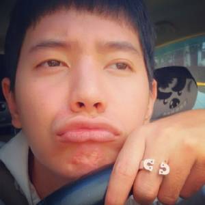 “ไอซ์ ศรัณยู” ซิ่งเก๋งชนคนข้ามถนนเจ็บ!