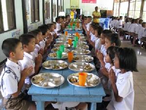สพฐ.เร่งปรับปรุงอาหารกลางวันเด็ก