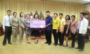 รพ.พญาไทศรีราชา มอบเงินช่วยเหลือผู้ประสบภัยแผ่นดินไหวในเนปาล