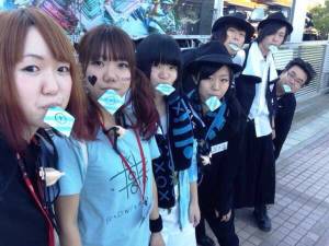 เล่นพิเรนทร์ ? หนุ่มสาวญี่ปุ่นโพสต์ภาพคู่ในกิจกรรมประหลาด “วันถุงยาง”