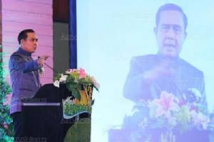 “ประยุทธ์” ปูดวงการหวยเสนอเงินใต้โต๊ะ แต่ไล่ให้เข้าระบบ ย้ำใช้ ม.44 เพื่อปลดล็อกกฎหมาย