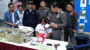 จับโจ๋วัย 19 ซุกกัญชาคาห้องพักเมืองปทุมฯ
