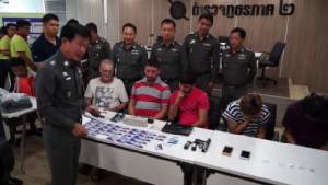 ตร.พัทยารวบแก๊งโจรยุโรปปลอมบัตรเอทีเอ็มกดเงินทั่วเมือง