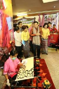 วธ.รณรงค์สวมผ้าไทยตลอดสิงหา เฉลิมพระเกียรติ “ราชินี”