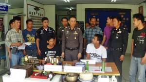 ตร.โพธิ์ทองรวบ 2 หนุ่มค้ายาบ้า-ขโมยทรัพย์ชาวบ้านเพียบ