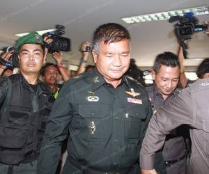 ด่วน! ศาลวินิจฉัย ตร.คุมตัว “พล.ท.มนัส” ชอบด้วยกฎหมาย