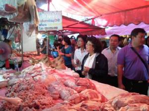 “พาณิชย์” ตรวจตลาดนนท์ พบหมู ไก่ ราคาขยับ ส่วนมะนาวราคาลดแล้ว