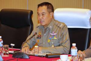 พลิกระเบียบถอดยศทักษิณ “สมยศ” ไม่ยื้อก็เหมือนยื้อ!