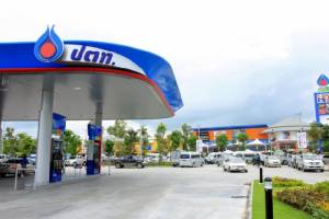 สำนักงานสลากฯ เซ็นข้อตกลง ปตท.ขายหวยรัฐในปั๊ม 400 แห่งทั่วประเทศ