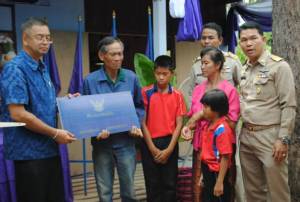 มอบบ้านคนยากไร้โครงการบ้านศรีลำดวน 60 หลัง 60 พรรษา