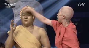 [ชมคลิป] รุมสับรายการเกาหลีหยิบพระไทยล้อแรง รับไม่ได้มีฉากพระสงฆ์ตบหัวพระพุทธรูป