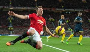 “ผี” เตรียมจับ โจนส์ ต่อสัญญา