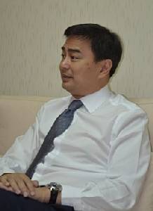 “อภิสิทธิ์” ชี้รัฐประเมินพลาด ขึ้นภาษีก๊าซ ทำ ศก.พัง แฉมีผู้ให้ผลประโยชน์ทุกรัฐบาลเพื่อเปิดบ่อน