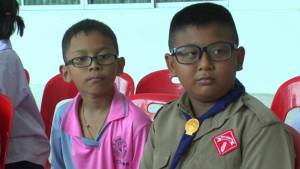 เลขาฯ สภากาชาดไทยเปิดโครงการรถตัดแว่นเคลื่อนที่เพื่อเด็กนักเรียนในชนบทที่ราชบุรี