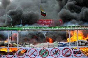 พม่า-ไทย ทำลายยาเสพติดเกือบ $1,000 ล้าน เนื่องในวันต่อต้านยาเสพติดโลก