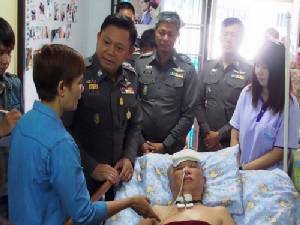รอง ผบ.ตร.รุดเยี่ยมนายดาบเหยื่อแก๊งค้ายานรก