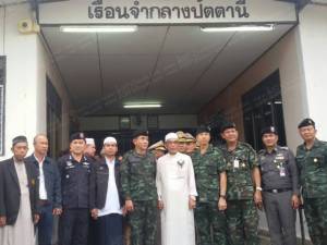ปัตตานีจัด “เปิดคุก-เปิดปอซอ” ให้ผู้ต้องขังคดีความมั่นคงละศีลอดร่วมกับครอบครัว