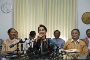 เลือกตั้งพม่าเข้มข้น “แม่ซู” นำฝ่ายค้านลุย ชูธงตั้งรัฐบาลแก้รัฐธรรมนูญ
