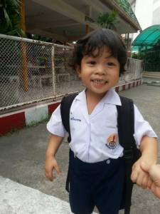 เด็กหาย! ตามหา “น้องน้ำเงิน สารินวรรณ” หายออกจากบ้านที่ลาดพร้าว ซ.1
