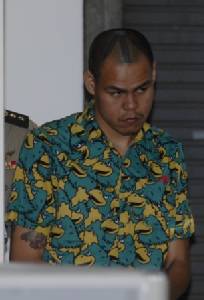 คุก 1 ปี ไม่รอลงอาญา มือบอนพ่นสีสเปรย์ใส่ป้ายหน้าศาล