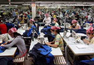 ธุรกิจรัดเข็มขัดรับมือแรงซื้อดิ่งครึ่งปีหลัง ลูกจ้างทำใจ! โอทีหายเกลี้ยง