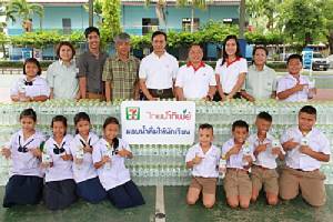 จิตอาสา ซีพี ออลล์ ร่วมกับ ไทยน้ำทิพย์ มอบน้ำเพื่อนักเรียน