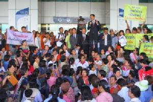 สาวกธรรมกายแห่ขอบคุณ “บิ๊กตู่” เมินใช้ ม.44 รื้อคดี “ธัมมชโย” ย้ำจบแล้ว