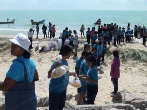 เยาวชน-ชาวประมงชายหาดระโนด ร่วมวางซั้งปล่อยพันธุ์สัตว์น้ำอนุรักษ์ทะเลไทย