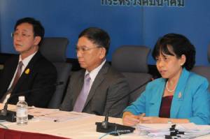 “ประจิน” ปั๊มผลงานก่อนปิดงบปี 58 ชง ครม.ทำคลอดรวม 18 โครงการ