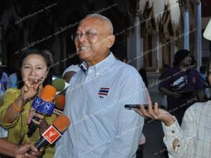คสช.ส่งทหารดู “ทิดเทือก” แถลง หากพูดการเมืองเจอเบรกแน่ หากไม่มั่นใจส่ง จม.แจงได้