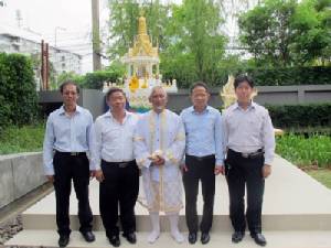 อีสเทอร์นสตาร์ตั้งศาลพระภูมิ