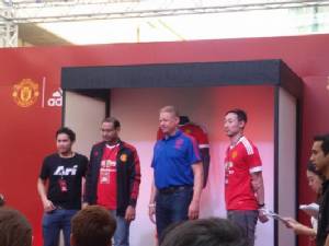 “ชไมเคิล” เยือนไทย เปิดตัวเสื้อ “ผี” หวนถึงอดีต