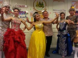 ส่ง “ลิเก” แสดงให้กำลังใจแรงงานไทยในอิสราเอล