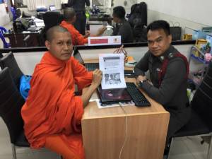 "พระวัดเบญจฯ" ฟ้องหมิ่น-พ.ร.บ.คอมพ์ "คอลัมนิสต์มติชน" โพสต์ลามปาม