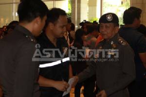 ตร.หอบเอกสาร-ยกเครื่องคอมพ์ตรวจสอบโอนหุ้นเสี่ยชูวงษ์