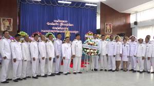 นครปฐมวางพวงมาลาหน้าพระบรมรูป ร.5 เนื่องในวันกำนันผู้ใหญ่บ้าน