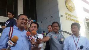 ศาลเลื่อนนัดตรวจหลักฐานคดี “จตุพร” พร้อมพวกบุกบ้านป๋าเปรมปี 50