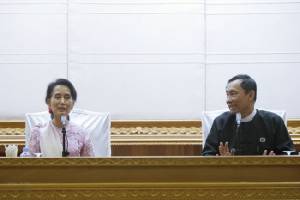 “ซูจี” พบหารือ “ฉ่วย มาน” ก่อนร่วมประชุมสภาวันพรุ่งนี้
