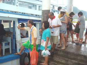 ตรังสั่งเข้ม! แหล่งท่องเที่ยว สนามบิน ห้างฯ ตลอด 24 ชม. หลังระเบิดใจกลางกรุง