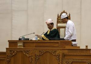 การเมืองเครียด พม่าประชุมสภาฯครั้งสุดท้ายเล็งผ่านกฎหมายถอดถอน "ฉ่วยมาน"