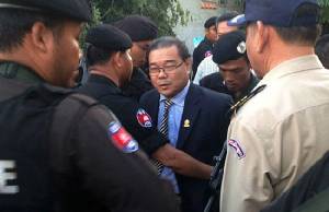 นักศึกษากัมพูชาถูกควบคุมตัวหลังโพสต์เฟซบุ๊กเรียกร้อง “ปฏิวัติสี”
