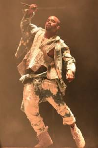 Kanye West to be honored at MTV awards