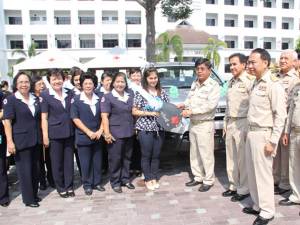 กาชาดสงขลามอบรางวัลแก่ผู้โชคดีที่ถูกรางวัลสลากงานกาชาด ประจำปี 58
