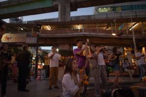 สื่อนอกเผยชาวจีนเมินเหตุระเบิด ยังแห่ไหว้ศาลเอราวัณ-เชื่อไม่เกี่ยวประเด็นอุยกูร์