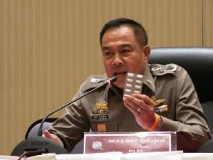 ผบ.ตร.แจงที่มาโรงพักราชประสงค์ เหน็บสื่อแจกยาแก้มึน