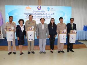 ผู้แทนพระองค์โสมฯ ลงพื้นที่สุราษฎร์ฯ มอบอุปกรณ์ทำน้ำดื่มปลอดภัย
