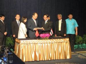 รถไฟไทย-จีนเฟสแรกค่าก่อสร้างบาน ผลตอบแทนต่ำ-ยึดตอกเข็มเป็น ธ.ค. 58