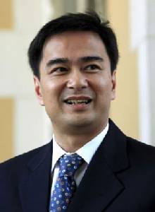 “มาร์ค” ติง “วิษณุ” ไม่ให้เกียรติ กรธ. ชี้นำให้มี คปป.ในร่าง รธน.ใหม่ เชื่อเพิ่มความขัดแย้ง