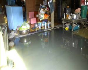 แม่น้ำจันท์เอ่อท่วมล้นพื้นที่ต่ำ และเข้าบ้านเรือนของชาวบ้านกว่า 20 หลังคาเรือน