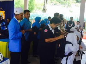 “มูลนิธิราชประชานุเคราะห์” มอบสิ่งของพระราชทานแก่ 2 โรงเรียนในบาเจาะนราธิวาส